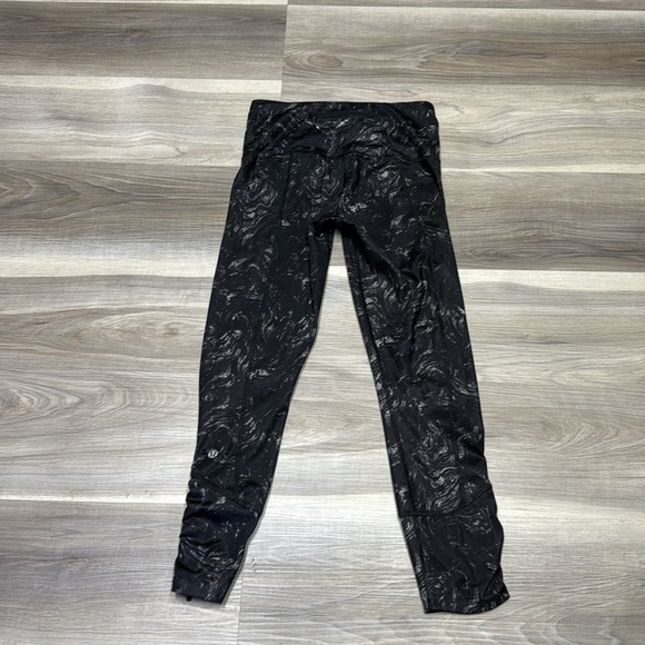 Lululemon Black Patterned Leggings size 4 - Picture 8 of 11